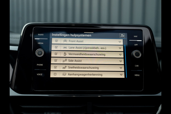 Volkswagen T-Roc 1.5 TSI R-Line Business | Trekhaak afnb. | Panodak | Keyless | Elk. A-klep | Side Assist | IQ Light | Prijs Rijklaar!!