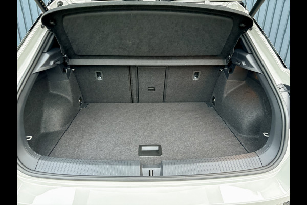 Volkswagen T-Roc 1.5 TSI R-Line Business | Trekhaak afnb. | Panodak | Keyless | Elk. A-klep | Side Assist | IQ Light | Prijs Rijklaar!!