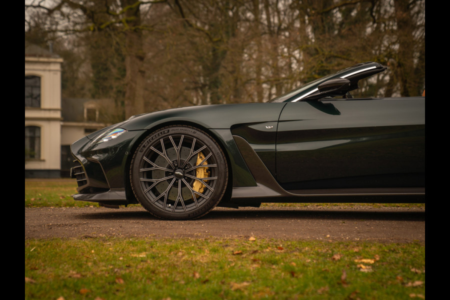 Aston Martin V12 Vantage Roadster | Nr. 211/249 | Pentland Green by Q | Briljant!