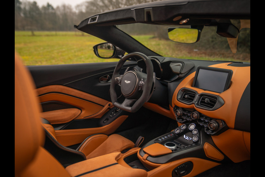 Aston Martin V12 Vantage Roadster | Nr. 211/249 | Pentland Green by Q | Briljant!