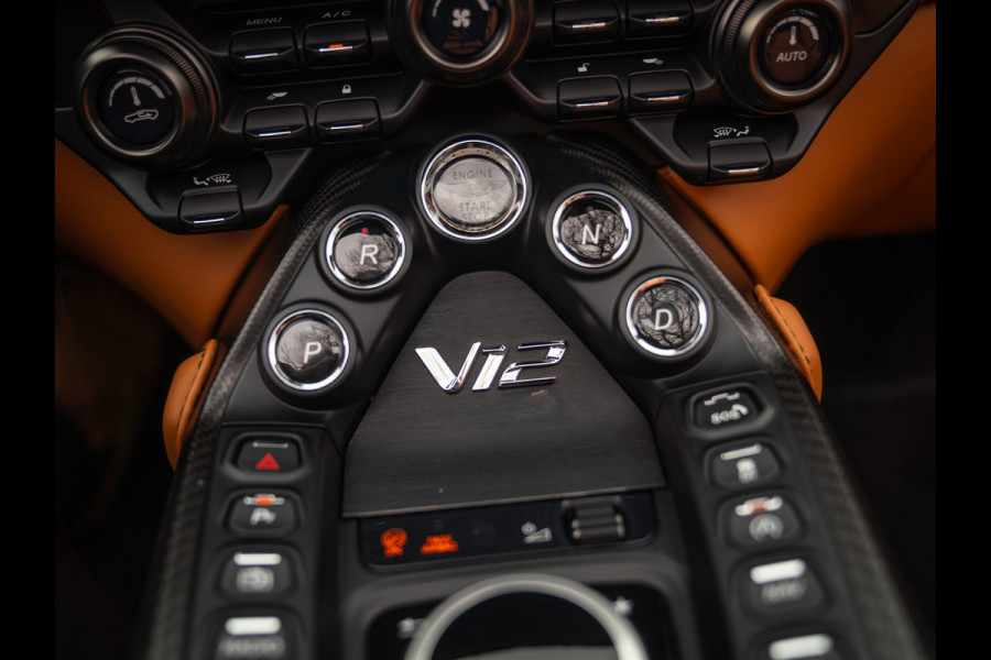 Aston Martin V12 Vantage Roadster | Nr. 211/249 | Pentland Green by Q | Briljant!