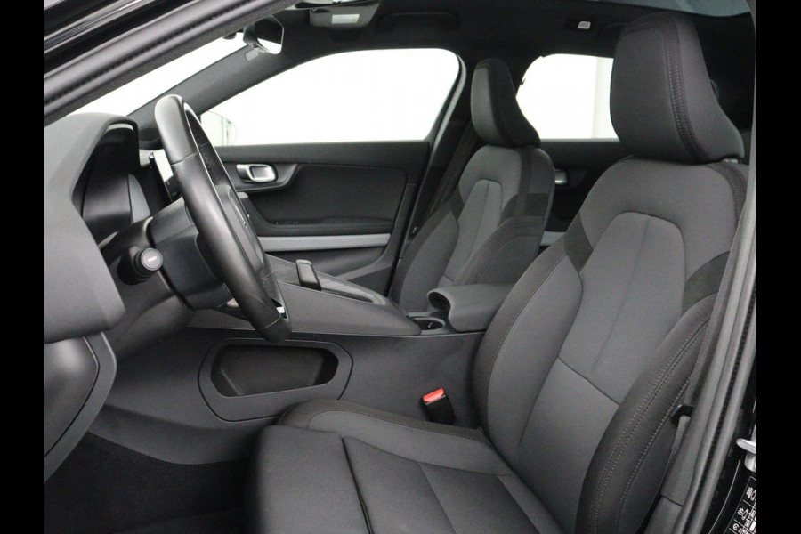 Polestar 2 Long Range Dual Motor Launch Edition 78kWh | Panoramadak | Trekhaak | 360 Camera | Achterbankverwarming | Adaptive cruise | Carplay | Camera | Stoelverwarming | Keyless