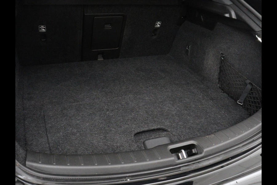 Polestar 2 Long Range Dual Motor Launch Edition 78kWh | Panoramadak | Trekhaak | 360 Camera | Achterbankverwarming | Adaptive cruise | Carplay | Camera | Stoelverwarming | Keyless