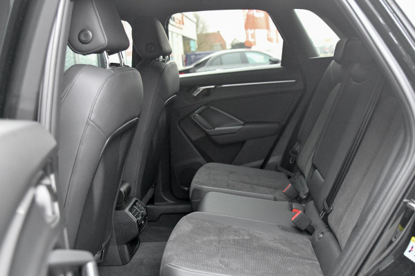 Audi Q3 45 TFSI e S edition. ACC, Stuurverw, Keyless, Matrix, Camera, 20'', CarPlay!