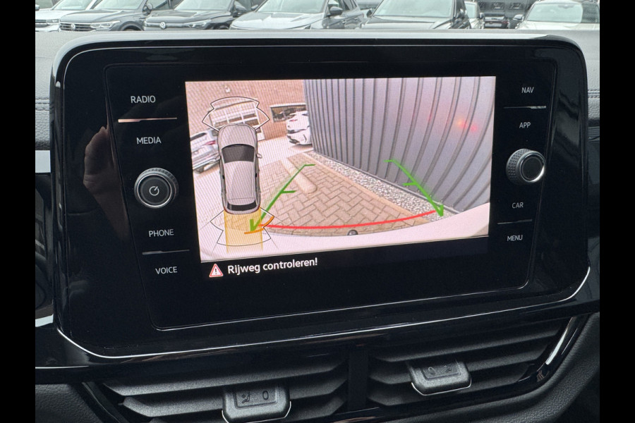 Volkswagen T-Roc 1.5 TSI R-Line Business | Trekhaak afnb. | Panodak | Keyless | Elk. A-klep | Side Assist | IQ Light | Prijs Rijklaar!!