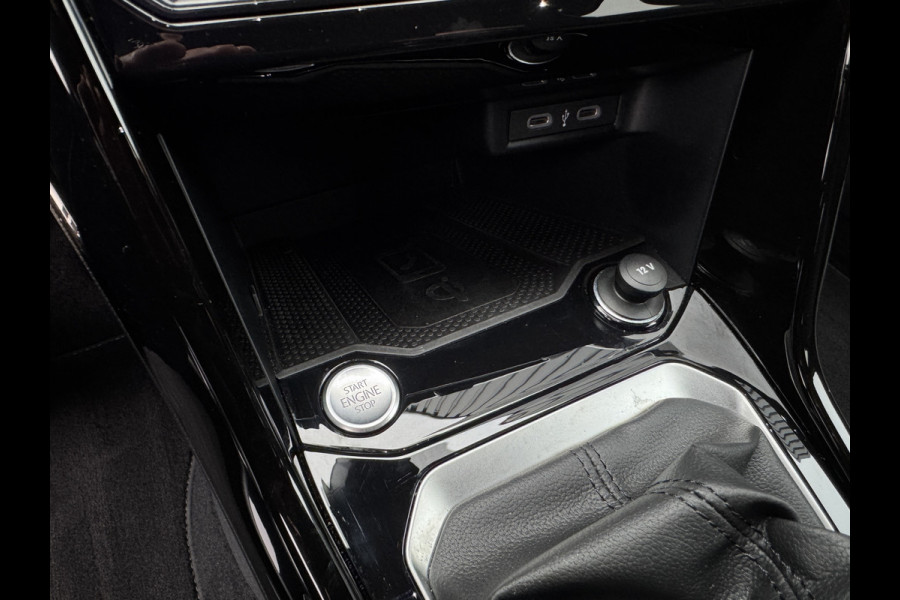 Volkswagen T-Roc 1.5 TSI R-Line Business | Trekhaak afnb. | Panodak | Keyless | Elk. A-klep | Side Assist | IQ Light | Prijs Rijklaar!!