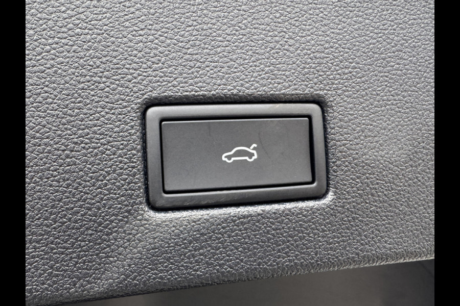 Volkswagen T-Roc 1.5 TSI R-Line Business | Trekhaak afnb. | Panodak | Keyless | Elk. A-klep | Side Assist | IQ Light | Prijs Rijklaar!!