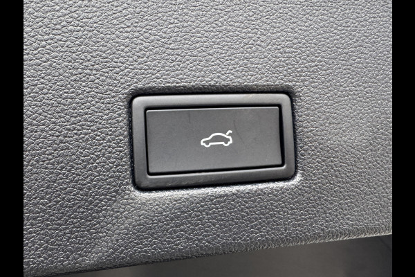 Volkswagen T-Roc 1.5 TSI R-Line Business | Trekhaak afnb. | Panodak | Keyless | Elk. A-klep | Side Assist | IQ Light | Prijs Rijklaar!!