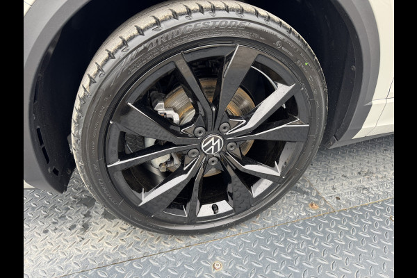 Volkswagen T-Roc 1.5 TSI R-Line Business | Trekhaak afnb. | Panodak | Keyless | Elk. A-klep | Side Assist | IQ Light | Prijs Rijklaar!!