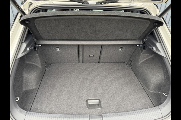 Volkswagen T-Roc 1.5 TSI R-Line Business | Trekhaak afnb. | Panodak | Keyless | Elk. A-klep | Side Assist | IQ Light | Prijs Rijklaar!!