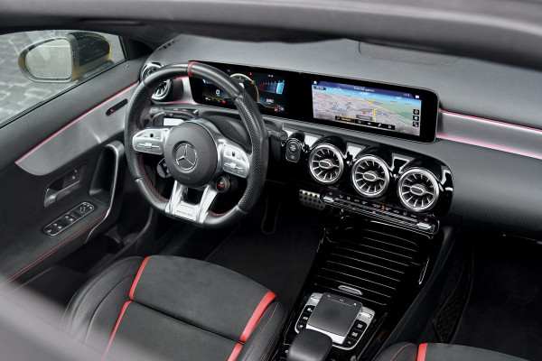 Mercedes-Benz A-Klasse AMG 35 4MATIC Edition 1 Aero. Schaal, Pano, Perf stuur, Keyless, Camera, Dodeh, CarPlay, Sfeer!