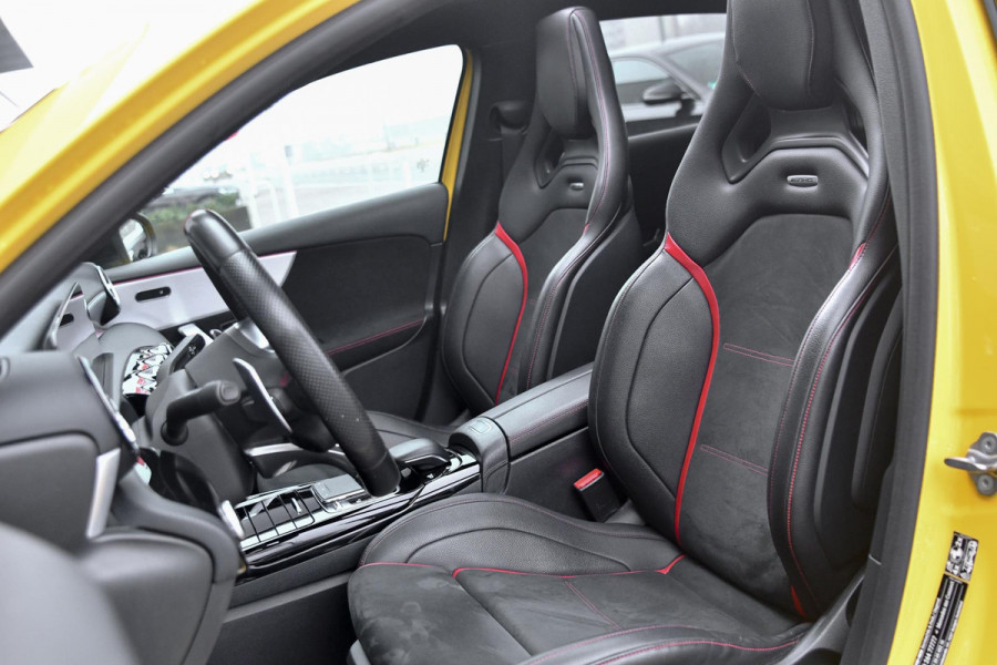 Mercedes-Benz A-Klasse AMG 35 4MATIC Edition 1 Aero. Schaal, Pano, Perf stuur, Keyless, Camera, Dodeh, CarPlay, Sfeer!