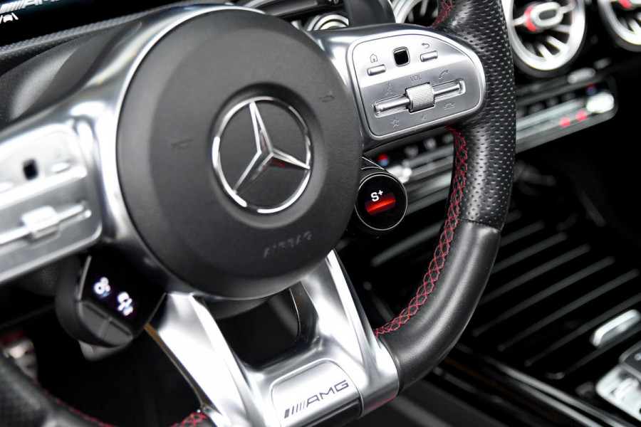 Mercedes-Benz A-Klasse AMG 35 4MATIC Edition 1 Aero. Schaal, Pano, Perf stuur, Keyless, Camera, Dodeh, CarPlay, Sfeer!