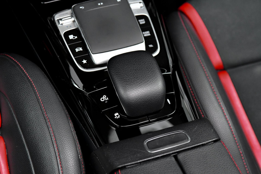 Mercedes-Benz A-Klasse AMG 35 4MATIC Edition 1 Aero. Schaal, Pano, Perf stuur, Keyless, Camera, Dodeh, CarPlay, Sfeer!