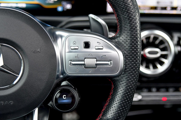 Mercedes-Benz A-Klasse AMG 35 4MATIC Edition 1 Aero. Schaal, Pano, Perf stuur, Keyless, Camera, Dodeh, CarPlay, Sfeer!