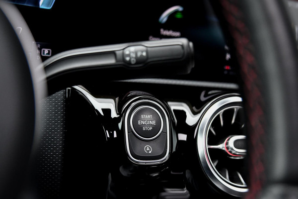 Mercedes-Benz A-Klasse AMG 35 4MATIC Edition 1 Aero. Schaal, Pano, Perf stuur, Keyless, Camera, Dodeh, CarPlay, Sfeer!