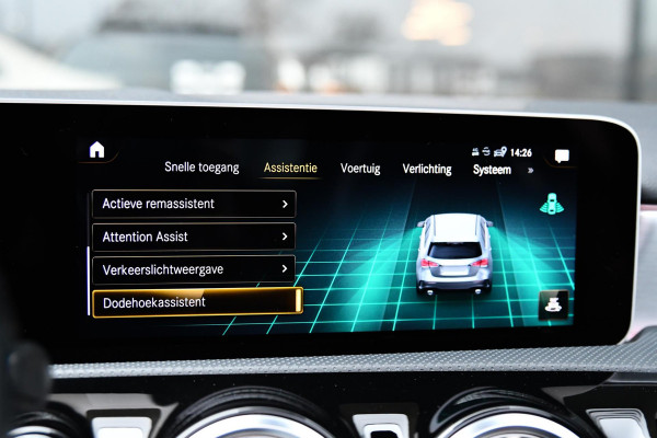 Mercedes-Benz A-Klasse AMG 35 4MATIC Edition 1 Aero. Schaal, Pano, Perf stuur, Keyless, Camera, Dodeh, CarPlay, Sfeer!