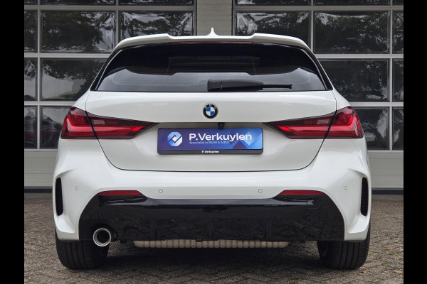 BMW 1-serie 118i High M SPORT | PANORAMA | CAMERA | LEDER | SPORTSTOELEN | 18 INCH LM VELGEN | TREKHAAK |