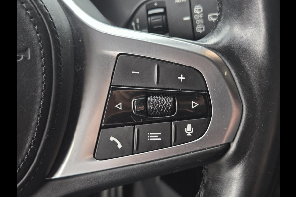 BMW 1-serie 118i High M SPORT | PANORAMA | CAMERA | LEDER | SPORTSTOELEN | 18 INCH LM VELGEN | TREKHAAK |