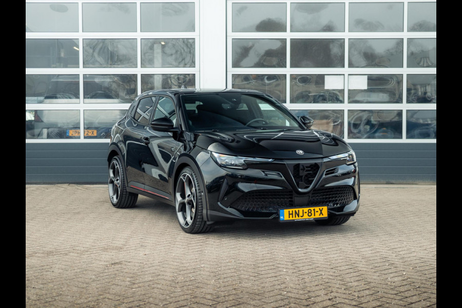 Alfa Romeo junior Elettrica Veloce 54 kWh | 280pk | Clima | Navi | Adapt. Cruise | Keyless | Camera | BSM