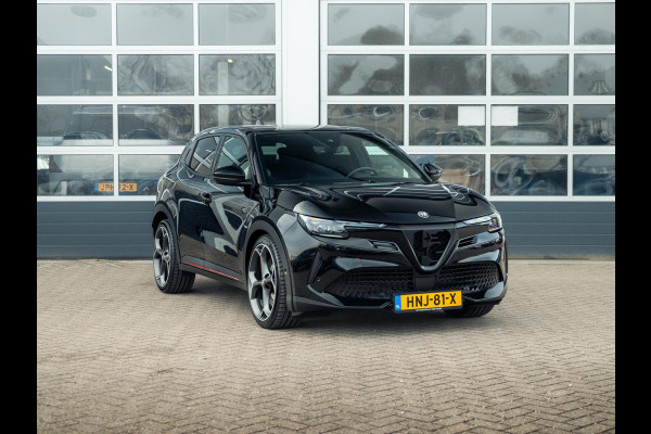 Alfa Romeo junior Elettrica Veloce 54 kWh | 280pk | Clima | Navi | Adapt. Cruise | Keyless | Camera | BSM