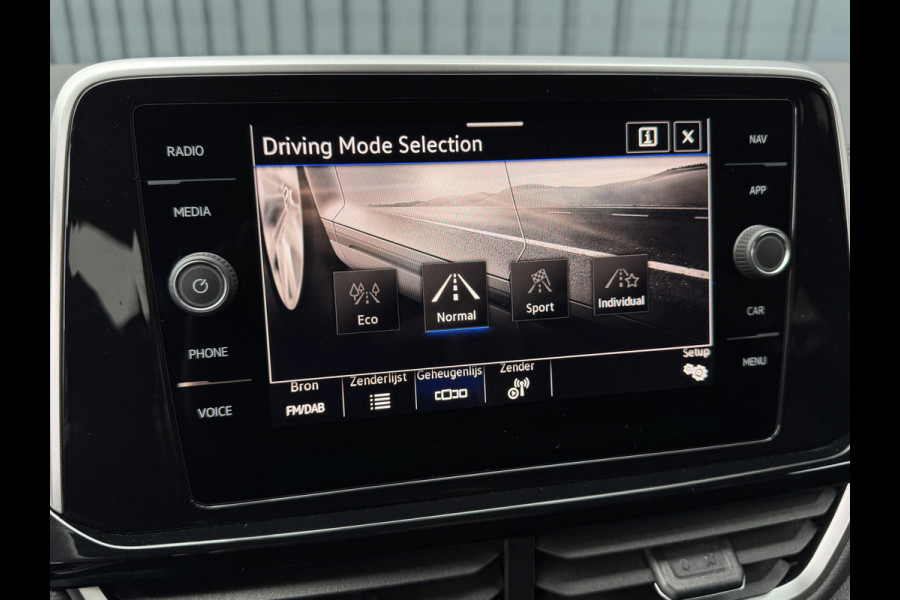 Volkswagen T-Roc 1.5 TSI R-Line Business | Black Style | Trekhaak afnb. | 19'' | IQ Light | Side Assist | Prijs Rijklaar!!