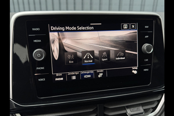 Volkswagen T-Roc 1.5 TSI R-Line Business | Black Style | Trekhaak afnb. | 19'' | IQ Light | Side Assist | Prijs Rijklaar!!