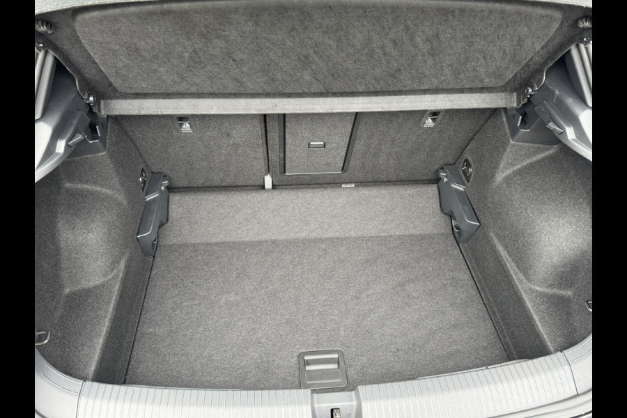 Volkswagen T-Roc 1.5 TSI R-Line Business | Black Style | Trekhaak afnb. | 19'' | IQ Light | Side Assist | Prijs Rijklaar!!