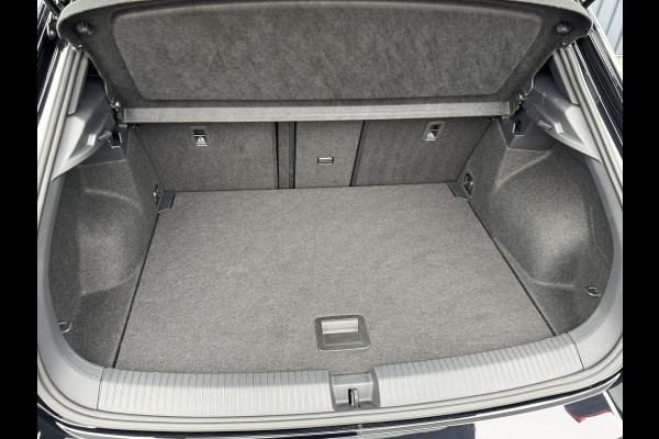 Volkswagen T-Roc 1.5 TSI R-Line Business | Black Style | Trekhaak afnb. | 19'' | IQ Light | Side Assist | Prijs Rijklaar!!