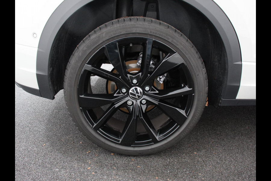 Volkswagen T-Roc 1.5 TSI R-Line+Blackpack Climate control | Adaptieve cruise control | Panoramadak | LED | Navigatie | Achteruitrijcamera | Parkeersensoren | Apple Carplay/ Android Auto | Radio