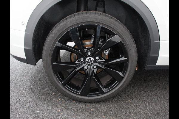 Volkswagen T-Roc 1.5 TSI R-Line+Blackpack Climate control | Adaptieve cruise control | Panoramadak | LED | Navigatie | Achteruitrijcamera | Parkeersensoren | Apple Carplay/ Android Auto | Radio