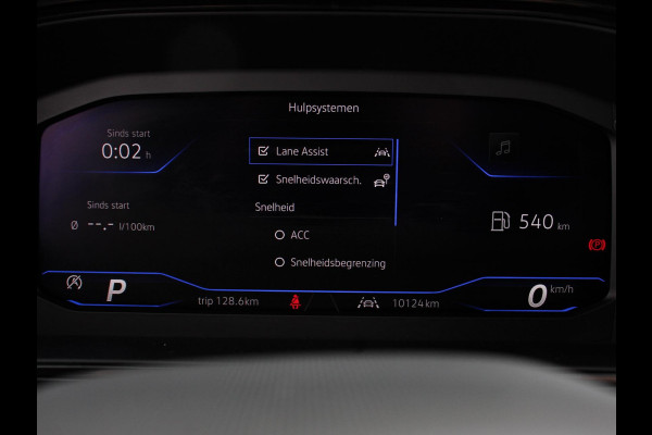 Volkswagen T-Roc 1.5 TSI R-Line+Blackpack Climate control | Adaptieve cruise control | Panoramadak | LED | Navigatie | Achteruitrijcamera | Parkeersensoren | Apple Carplay/ Android Auto | Radio