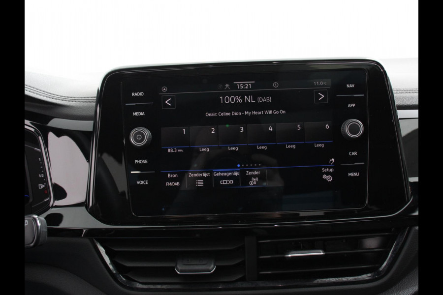 Volkswagen T-Roc 1.5 TSI R-Line+Blackpack Climate control | Adaptieve cruise control | Panoramadak | LED | Navigatie | Achteruitrijcamera | Parkeersensoren | Apple Carplay/ Android Auto | Radio