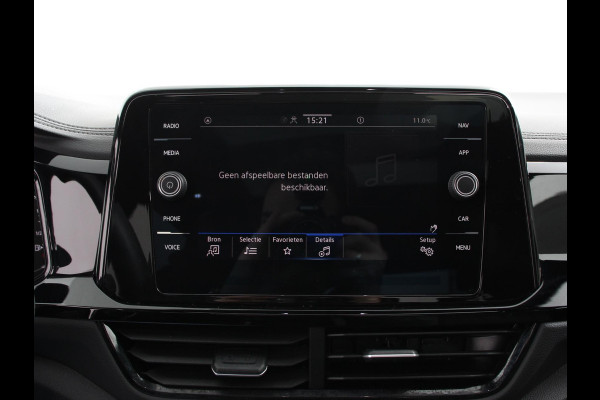 Volkswagen T-Roc 1.5 TSI R-Line+Blackpack Climate control | Adaptieve cruise control | Panoramadak | LED | Navigatie | Achteruitrijcamera | Parkeersensoren | Apple Carplay/ Android Auto | Radio
