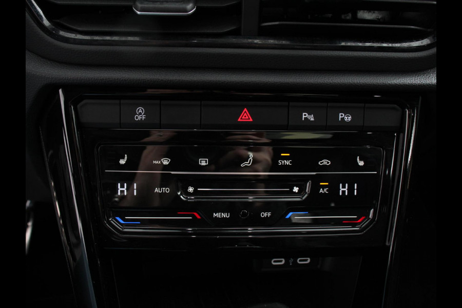 Volkswagen T-Roc 1.5 TSI R-Line+Blackpack Climate control | Adaptieve cruise control | Panoramadak | LED | Navigatie | Achteruitrijcamera | Parkeersensoren | Apple Carplay/ Android Auto | Radio