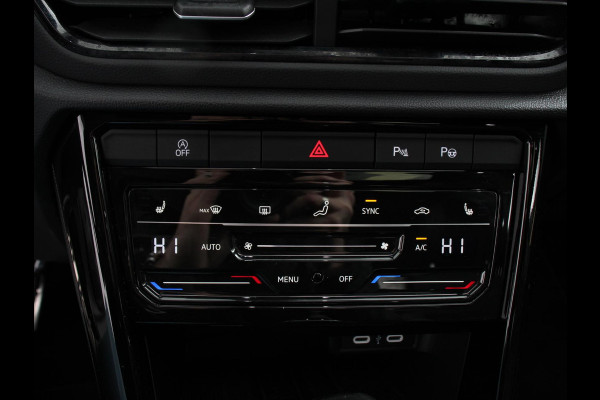Volkswagen T-Roc 1.5 TSI R-Line+Blackpack Climate control | Adaptieve cruise control | Panoramadak | LED | Navigatie | Achteruitrijcamera | Parkeersensoren | Apple Carplay/ Android Auto | Radio