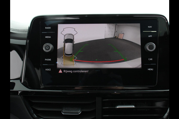 Volkswagen T-Roc 1.5 TSI R-Line+Blackpack Climate control | Adaptieve cruise control | Panoramadak | LED | Navigatie | Achteruitrijcamera | Parkeersensoren | Apple Carplay/ Android Auto | Radio