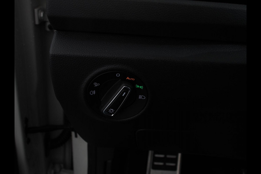 Volkswagen T-Roc 1.5 TSI R-Line+Blackpack Climate control | Adaptieve cruise control | Panoramadak | LED | Navigatie | Achteruitrijcamera | Parkeersensoren | Apple Carplay/ Android Auto | Radio