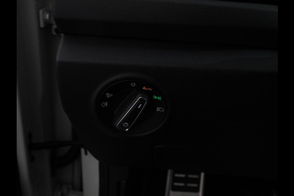 Volkswagen T-Roc 1.5 TSI R-Line+Blackpack Climate control | Adaptieve cruise control | Panoramadak | LED | Navigatie | Achteruitrijcamera | Parkeersensoren | Apple Carplay/ Android Auto | Radio