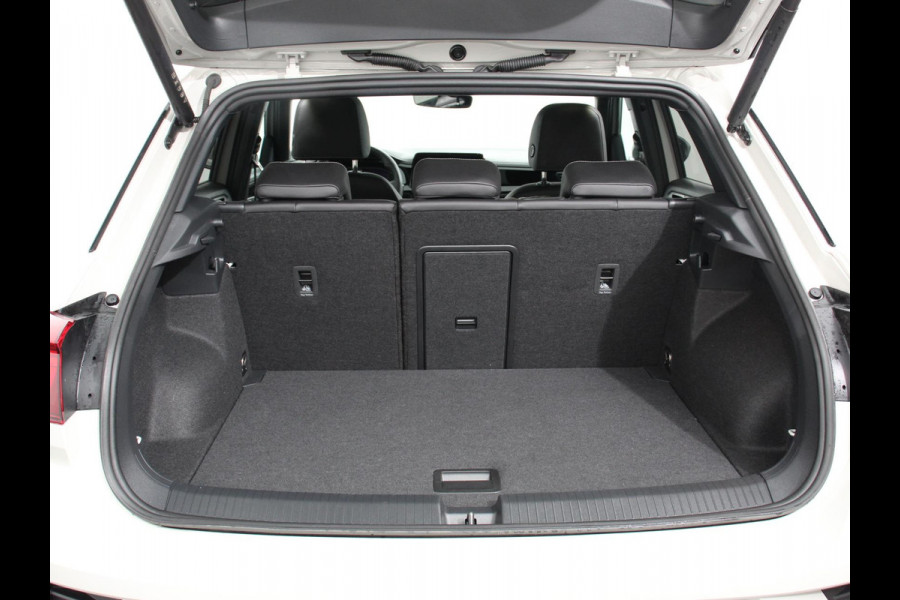 Volkswagen T-Roc 1.5 TSI R-Line+Blackpack Climate control | Adaptieve cruise control | Panoramadak | LED | Navigatie | Achteruitrijcamera | Parkeersensoren | Apple Carplay/ Android Auto | Radio