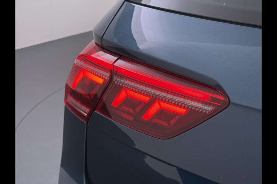 Volkswagen Tiguan 1.4 TSI eHybrid PHEV SUPER COMPLEET| SCHUIF/ KANTELDAK| DODE HOEK| ELEK. ACHTERKLEP| DIG. DASH | CAMERA| RIJKLAAR GELEVERD INCL. 12 MND BOVAG GARANTIE