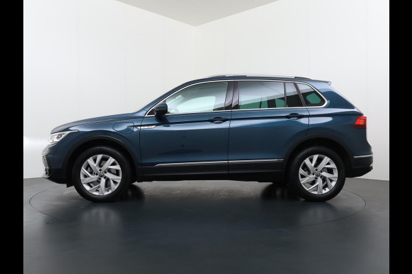Volkswagen Tiguan 1.4 TSI eHybrid PHEV SUPER COMPLEET| SCHUIF/ KANTELDAK| DODE HOEK| ELEK. ACHTERKLEP| DIG. DASH | CAMERA| RIJKLAAR GELEVERD INCL. 12 MND BOVAG GARANTIE