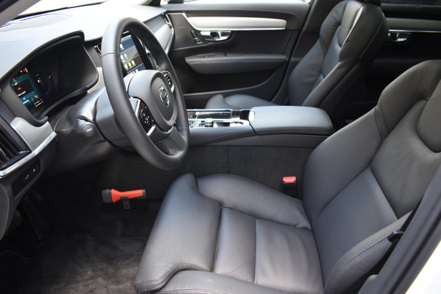 Volvo V90 T8 455PK Automaat Plug-in Hybrid AWD Ultra Dark / Navigatie / 360 Camera / Harman Kardon / Stuur & Stoelverwarming / Gelaagde Zijruiten / LM Velgen / Trekhaak