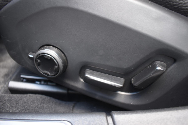 Volvo V90 T8 455PK Automaat Plug-in Hybrid AWD Ultra Dark / Navigatie / 360 Camera / Harman Kardon / Stuur & Stoelverwarming / Gelaagde Zijruiten / LM Velgen / Trekhaak