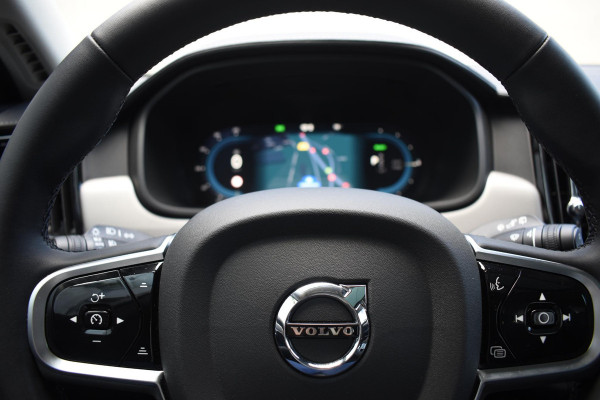 Volvo V90 T8 455PK Automaat Plug-in Hybrid AWD Ultra Dark / Navigatie / 360 Camera / Harman Kardon / Stuur & Stoelverwarming / Gelaagde Zijruiten / LM Velgen / Trekhaak