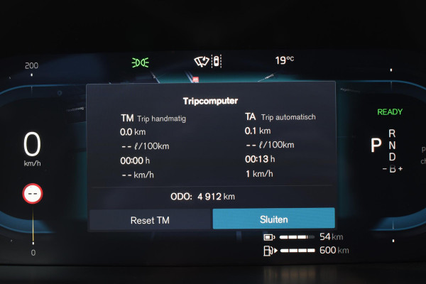 Volvo V90 T8 455PK Automaat Plug-in Hybrid AWD Ultra Dark / Navigatie / 360 Camera / Harman Kardon / Stuur & Stoelverwarming / Gelaagde Zijruiten / LM Velgen / Trekhaak