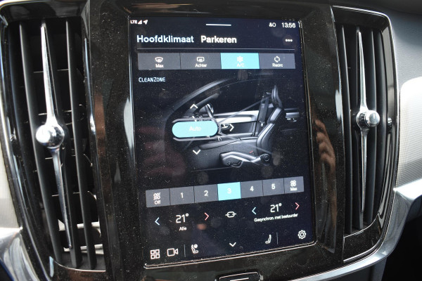 Volvo V90 T8 455PK Automaat Plug-in Hybrid AWD Ultra Dark / Navigatie / 360 Camera / Harman Kardon / Stuur & Stoelverwarming / Gelaagde Zijruiten / LM Velgen / Trekhaak