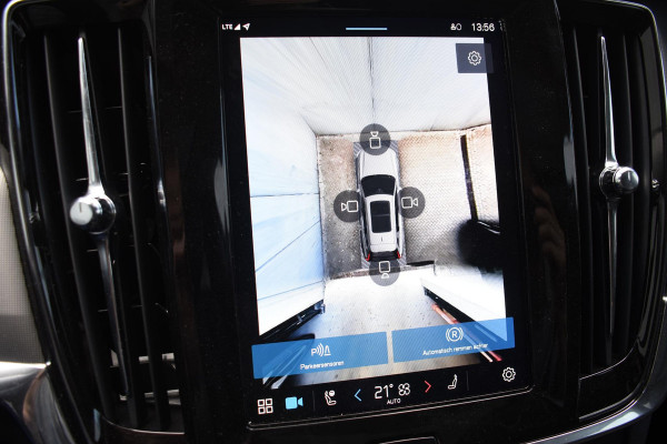 Volvo V90 T8 455PK Automaat Plug-in Hybrid AWD Ultra Dark / Navigatie / 360 Camera / Harman Kardon / Stuur & Stoelverwarming / Gelaagde Zijruiten / LM Velgen / Trekhaak