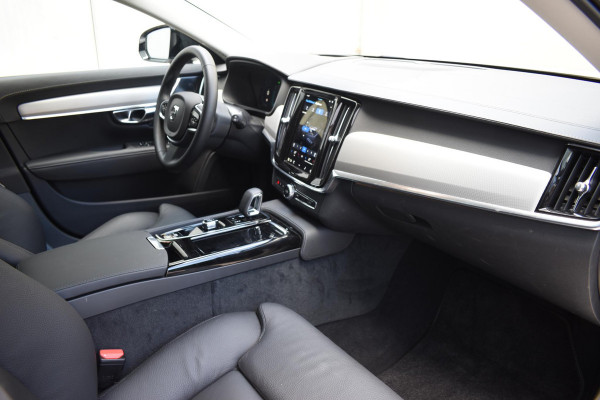 Volvo V90 T8 455PK Automaat Plug-in Hybrid AWD Ultra Dark / Navigatie / 360 Camera / Harman Kardon / Stuur & Stoelverwarming / Gelaagde Zijruiten / LM Velgen / Trekhaak