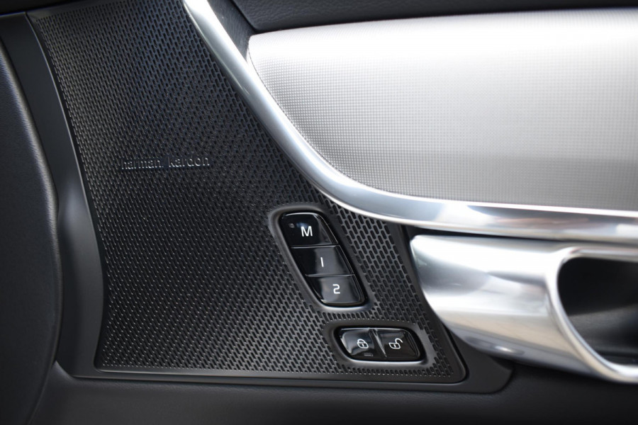 Volvo V90 T8 455PK Automaat Plug-in Hybrid AWD Ultra Dark / Navigatie / 360 Camera / Harman Kardon / Stuur & Stoelverwarming / Gelaagde Zijruiten / LM Velgen / Trekhaak